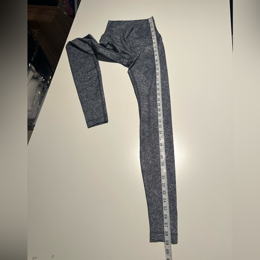 lulu lemon long leggings size 4 - Picture 4 of 6